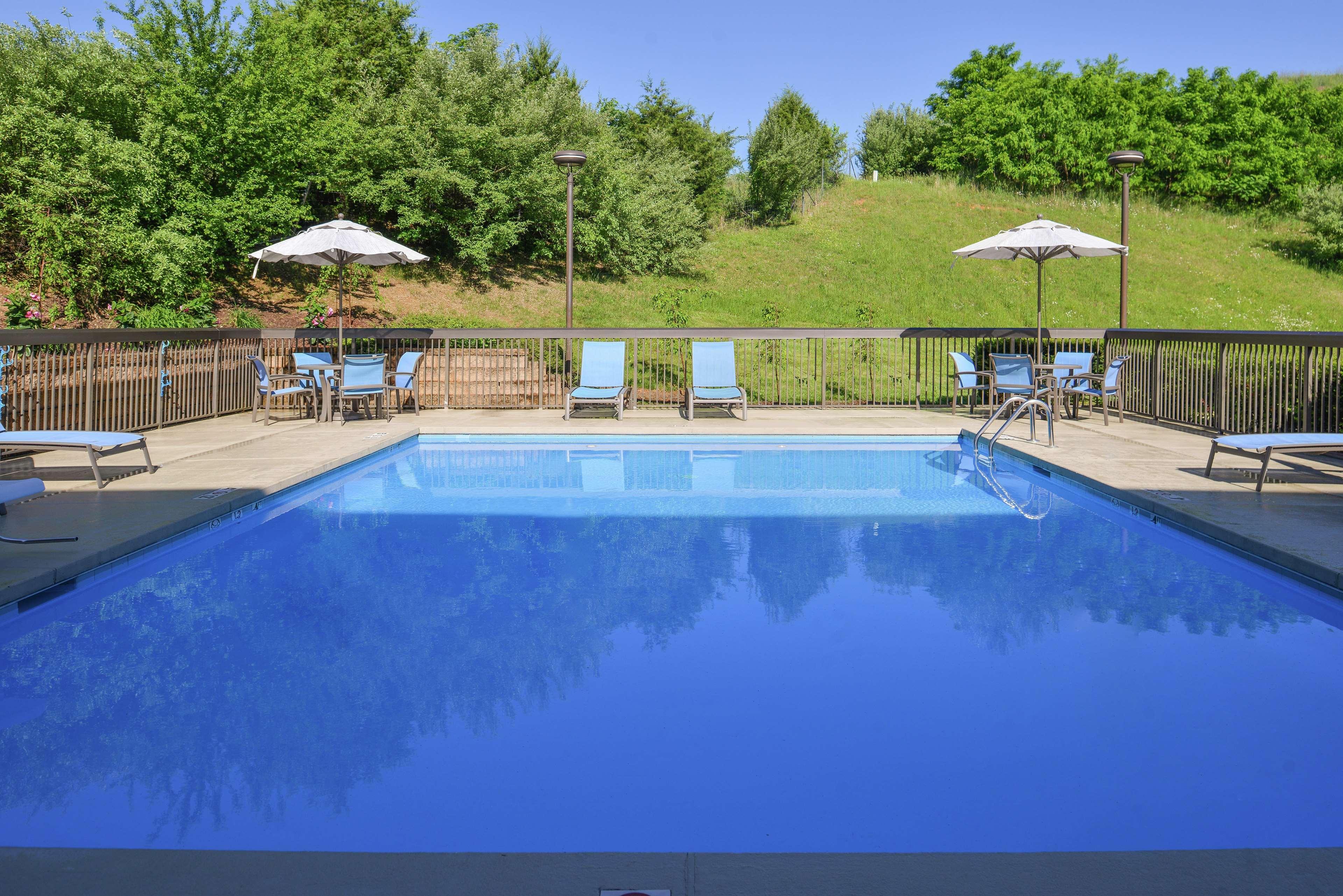 Hampton Inn Staunton Ngoại thất bức ảnh