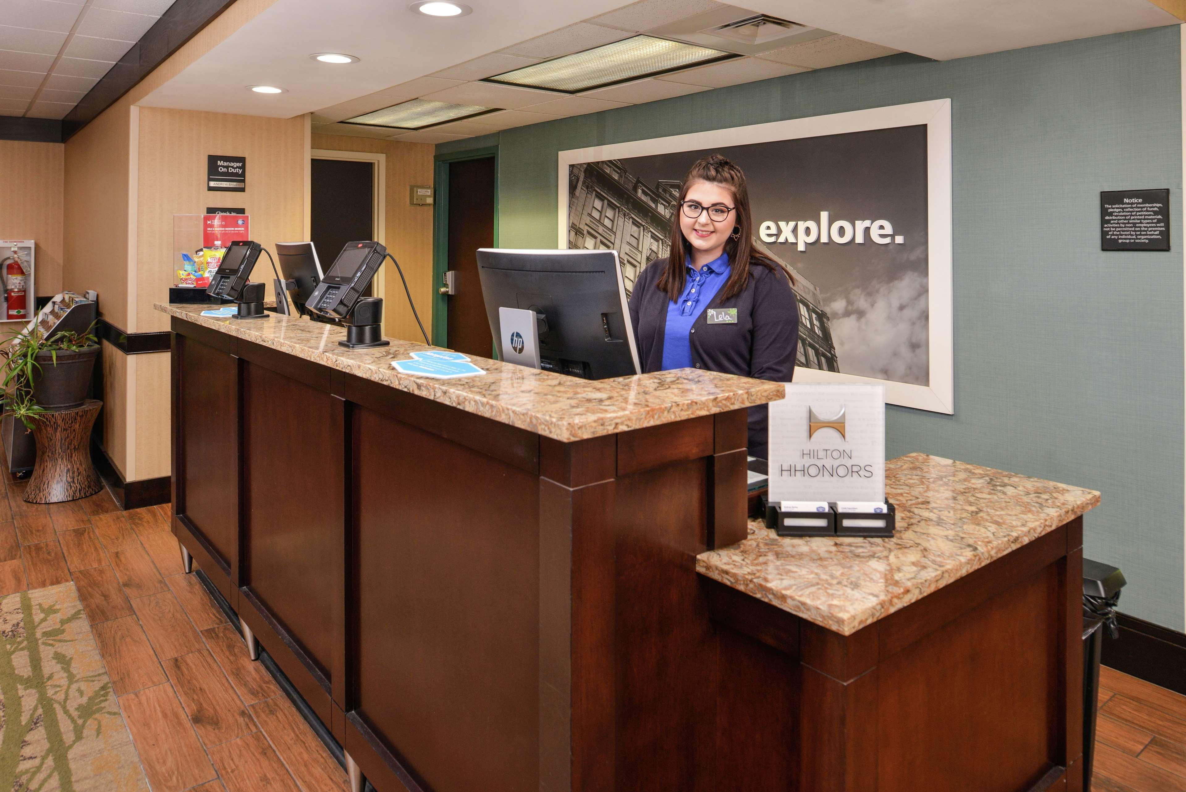 Hampton Inn Staunton Ngoại thất bức ảnh