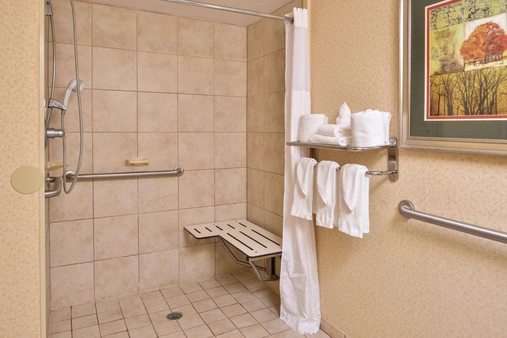 Hampton Inn Staunton Ngoại thất bức ảnh