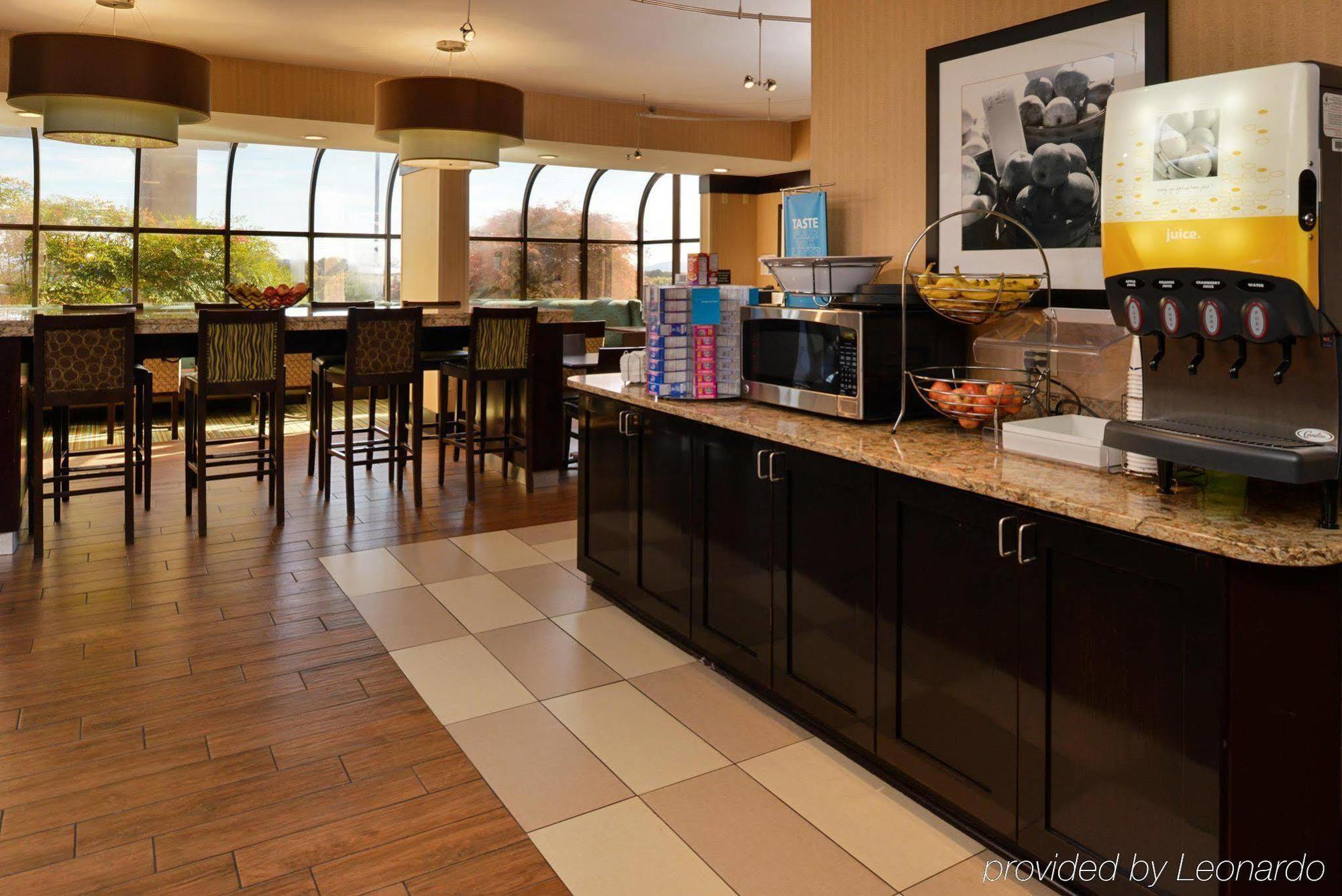 Hampton Inn Staunton Ngoại thất bức ảnh