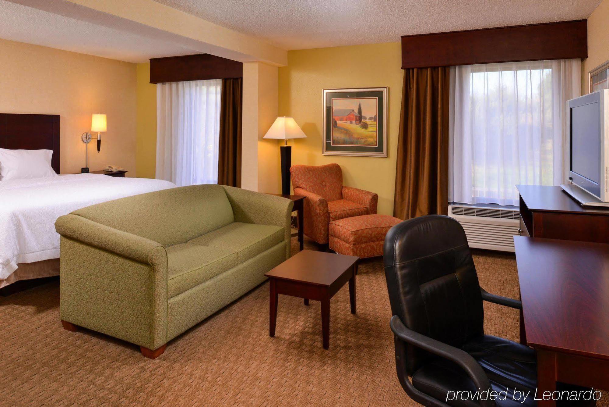 Hampton Inn Staunton Ngoại thất bức ảnh